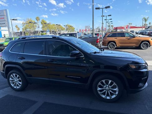 Used 2019 Jeep Cherokee Latitude w/ Popular Appearance Group FWD image 9