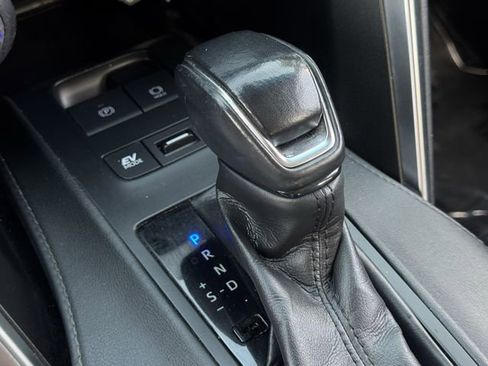 Used 2022 Toyota Venza LE image 18