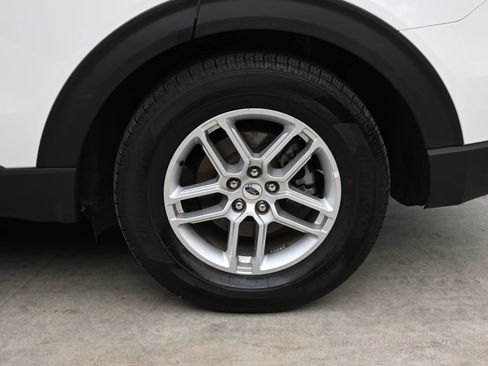 Used 2025 Ford Explorer Active w/ Active Comfort Package image 8