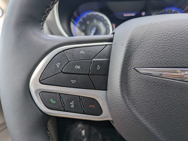 Used 2023 Chrysler Pacifica Touring-L FWD image 23