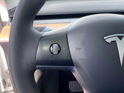 Used 2021 Tesla Model Y Long Range image 20