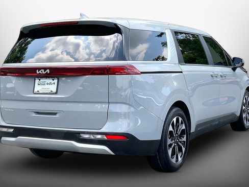 Used 2024 Kia Carnival EX FWD image 14