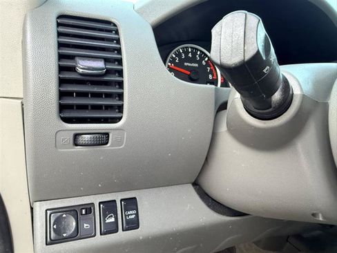 Used 2013 Nissan Frontier SL w/ Moonroof Pkg AWD/4WD image 32