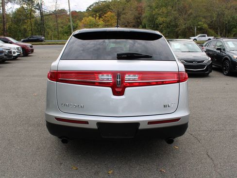 Used 2019 Lincoln MKT AWD image 9