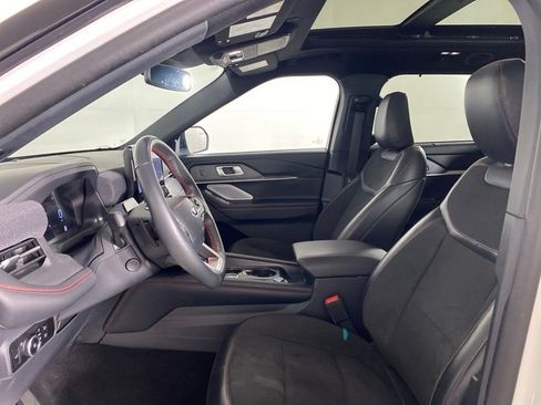 Used 2025 Ford Explorer ST AWD/4WD image 13