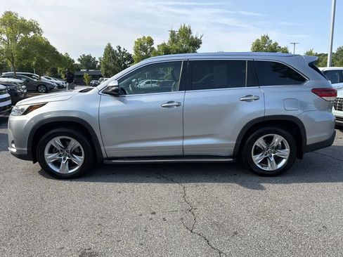 Used 2017 Toyota Highlander Limited AWD/4WD image 4