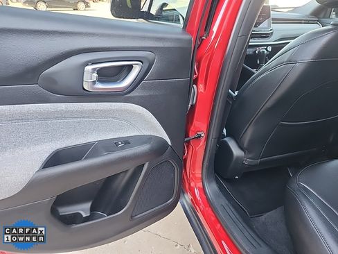 Used 2024 Jeep Compass Latitude image 22