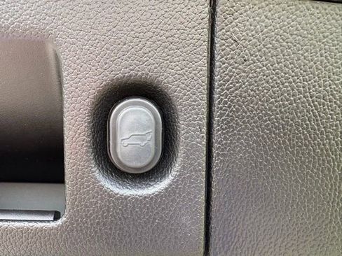 Used 2020 GMC Yukon Denali w/ Denali Ultimate Package image 34