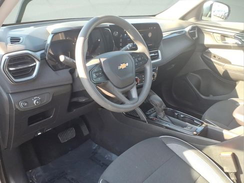 Used 2025 Chevrolet TrailBlazer LT AWD/4WD image 7