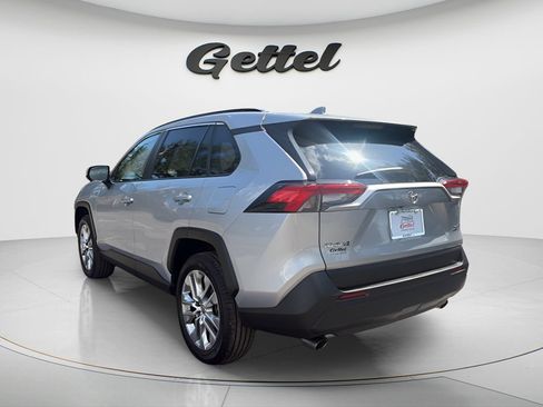 Used 2021 Toyota RAV4 XLE Premium FWD image 7
