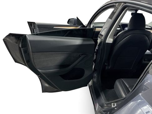 Certified 2023 Tesla Model Y Long Range AWD/4WD image 10