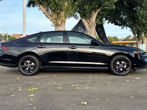 New 2025 Honda Accord SE image 3