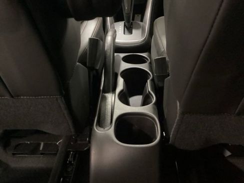 Used 2022 Chevrolet Trax LT w/ LT Convenience Package image 17