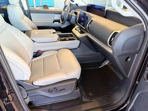 Used 2026 Ford Expedition Active AWD/4WD image 9