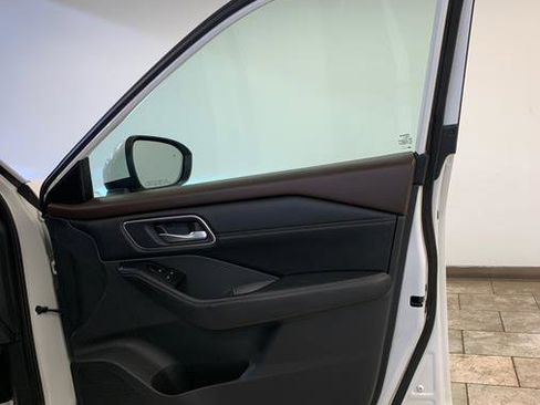 Used 2021 Nissan Rogue SV w/ Premium Package image 48