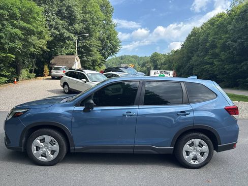 Used 2022 Subaru Forester AWD/4WD image 2