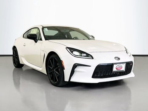 New 2026 Toyota GR86 Premium RWD image 3