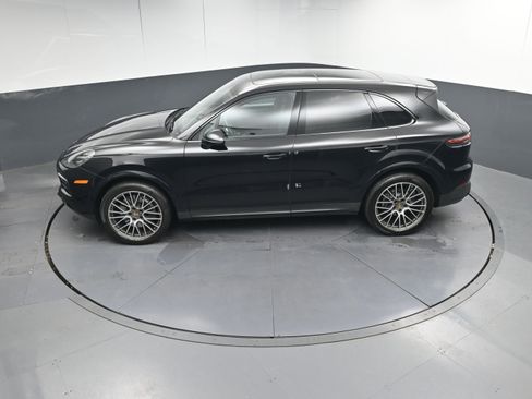 Certified 2022 Porsche Cayenne Platinum Edition image 34