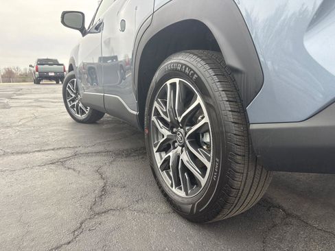 Used 2026 Toyota Corolla Cross XLE w/ Convenience Package image 5