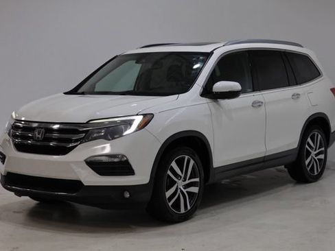Used 2018 Honda Pilot Touring image 3