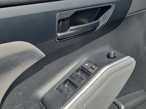 Used 2023 Toyota Highlander LE image 21