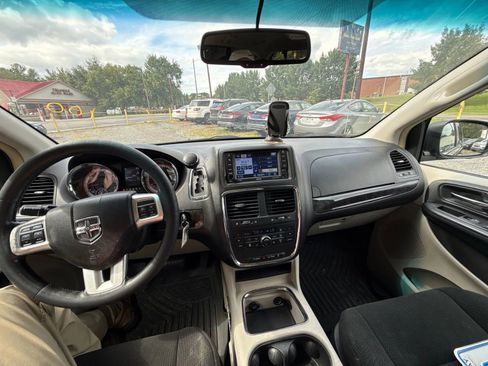 Used 2012 Dodge Grand Caravan Crew w/ Crew Value Pkg image 11