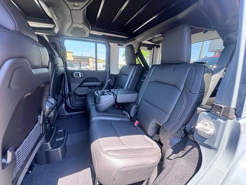 New 2026 Jeep Wrangler Unlimited Sahara AWD/4WD image 15