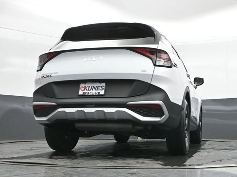 Used 2025 Kia Sportage LX AWD/4WD image 40