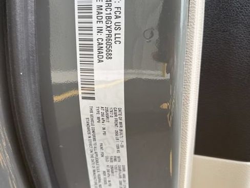 Used 2023 Chrysler Pacifica Touring-L FWD image 19