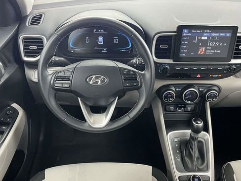 Used 2025 Hyundai Venue SEL FWD image 20
