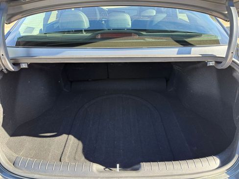 Used 2025 Hyundai Elantra Limited image 32
