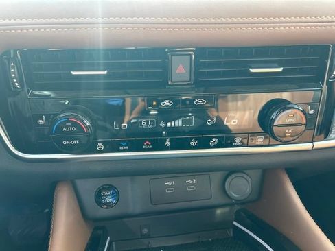 Used 2024 Nissan Rogue Platinum w/ Platinum Premium Package FWD image 27