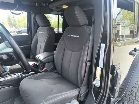 Used 2017 Jeep Wrangler Unlimited Rubicon w/ Connectivity Group AWD/4WD image 11