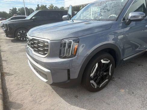 Used 2025 Kia Telluride S FWD image 4