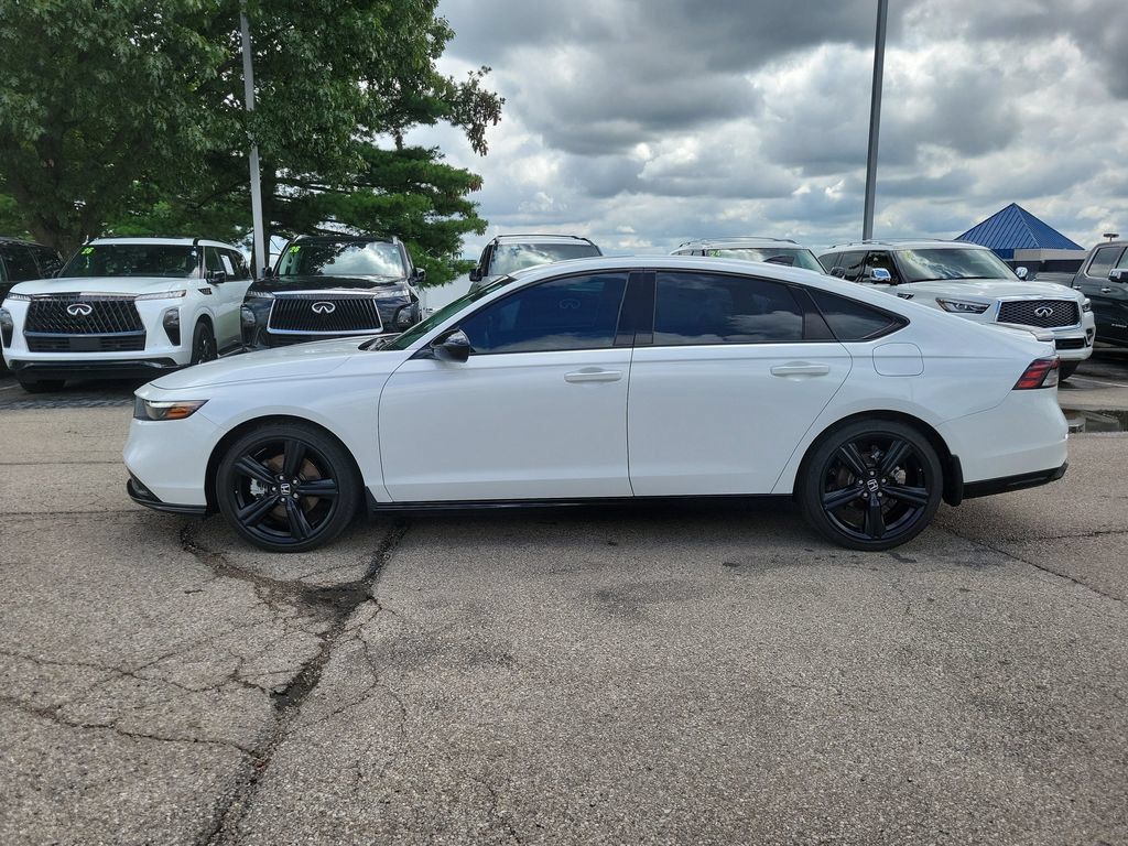 Used 2023 Honda Accord Sport image 2