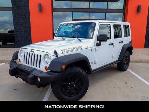 Used 2013 Jeep Wrangler Unlimited Sahara image 4