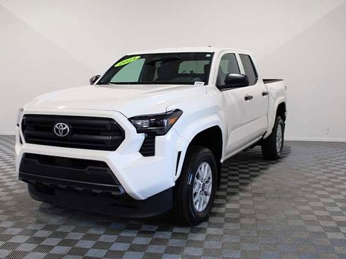 Used 2024 Toyota Tacoma SR AWD/4WD image 2