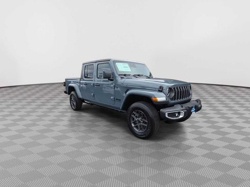 New 2026 Jeep Gladiator Sport AWD/4WD image 2