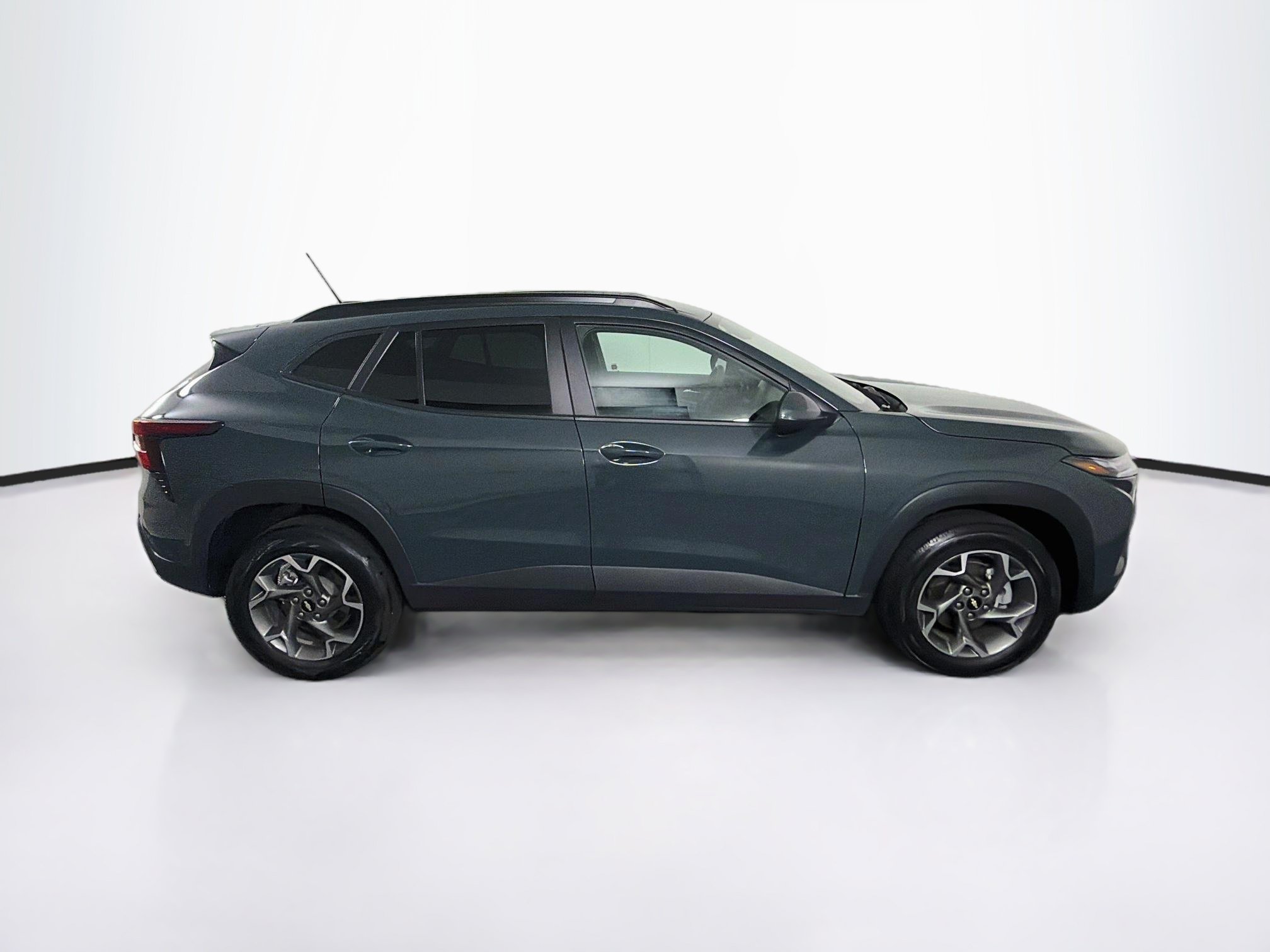 Used 2025 Chevrolet Trax LT FWD image 10