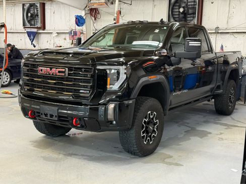 Used 2024 GMC Sierra 2500 AT4X image 1