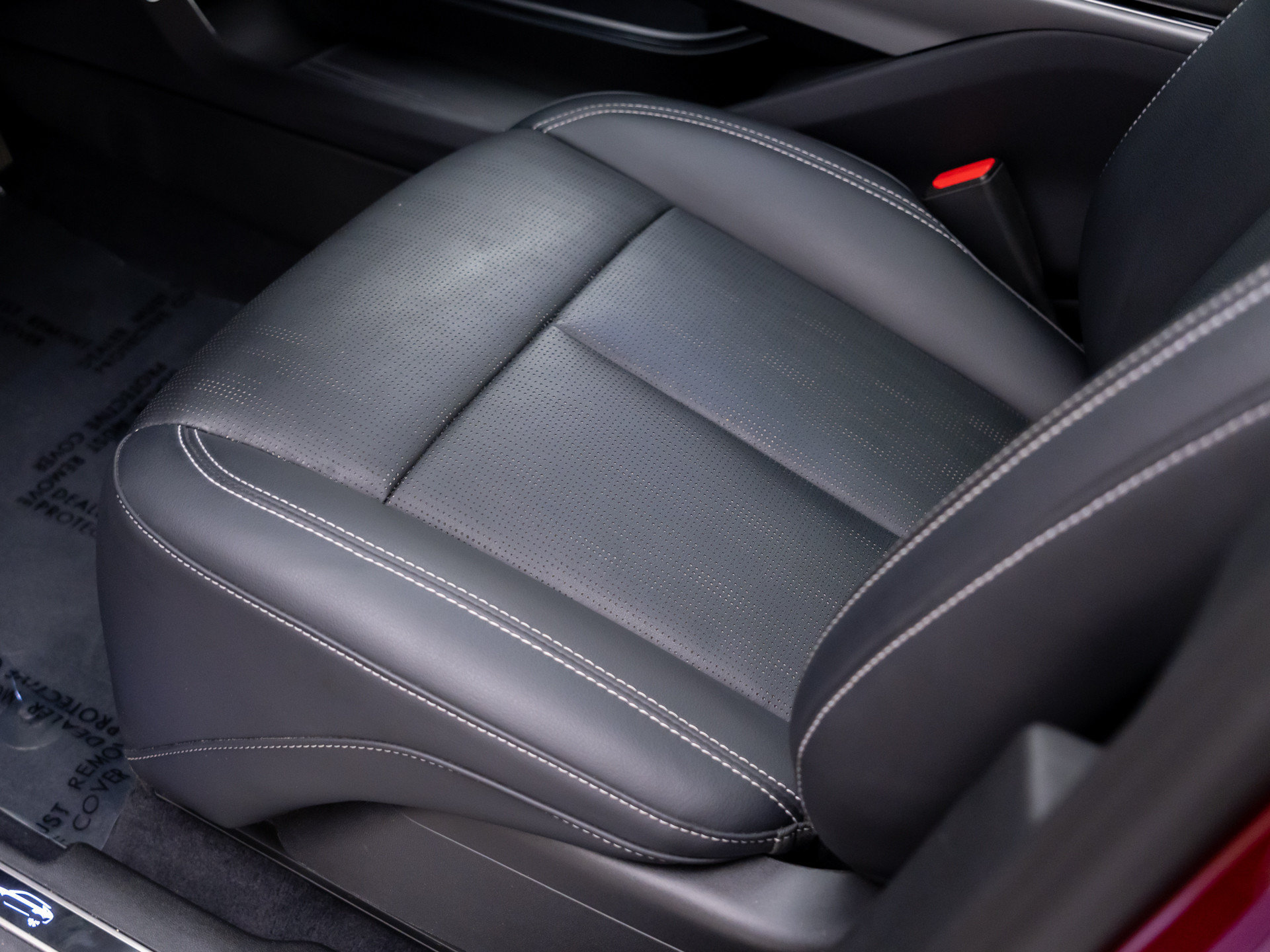 Certified 2025 Cadillac Lyriq Luxury w/ LPO, Floor Liner Package AWD/4WD image 19