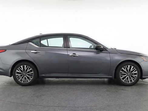 Used 2025 Nissan Altima 2.5 SV image 11