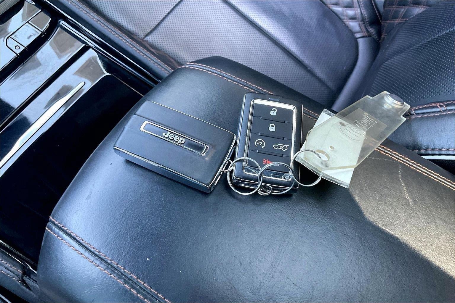 Used 2021 Jeep Grand Cherokee L Summit AWD/4WD image 12