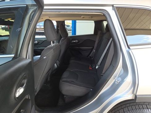 Used 2017 Jeep Cherokee Latitude w/ Cold Weather Group image 15