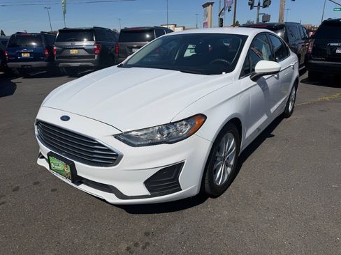 Used 2019 Ford Fusion SE FWD image 4