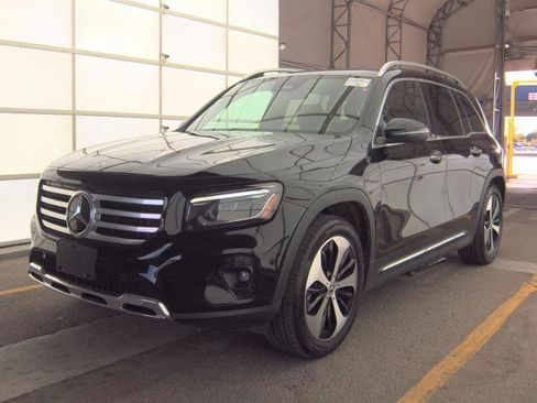 Used 2025 Mercedes-Benz GLB 250 4MATIC image 2