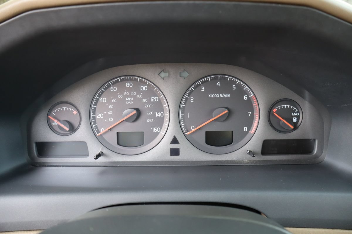 Used 2002 Volvo V70 Cross Country AWD/4WD image 34