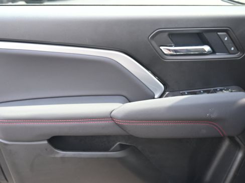 Used 2025 Chevrolet Colorado Z71 w/ Technology Package image 16