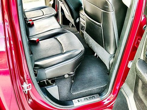 Used 2014 RAM 1500 Laramie image 17