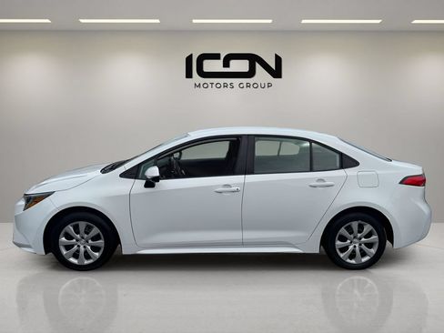 Used 2024 Toyota Corolla LE FWD image 2